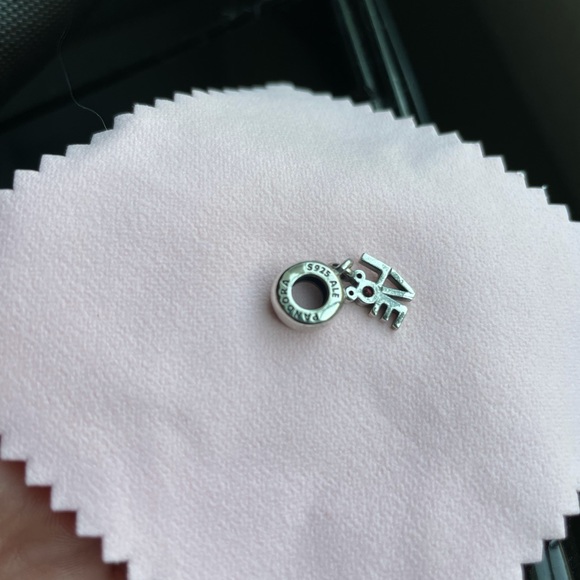 Pandora Disney charm - Picture 2 of 2